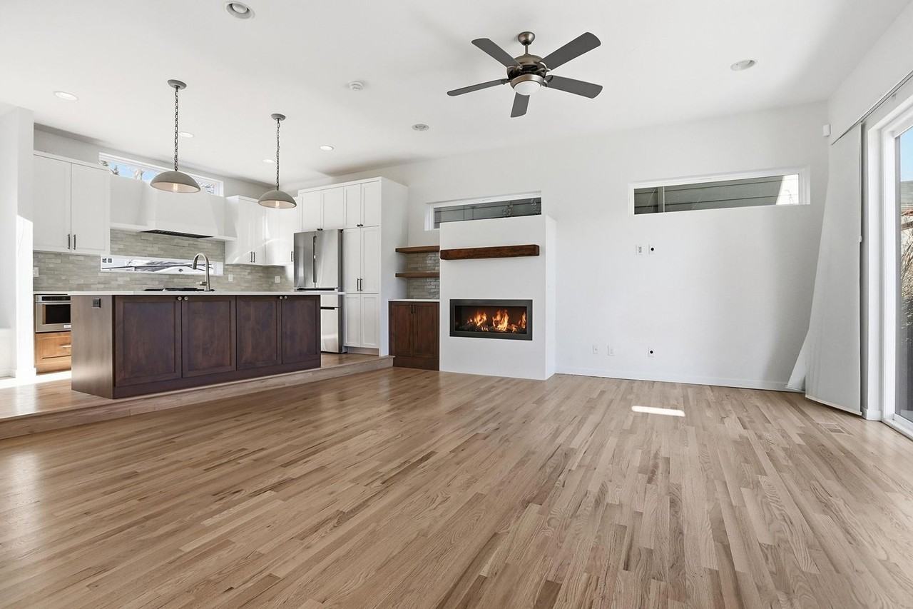 2411 Perry St - Photo 5 of 37