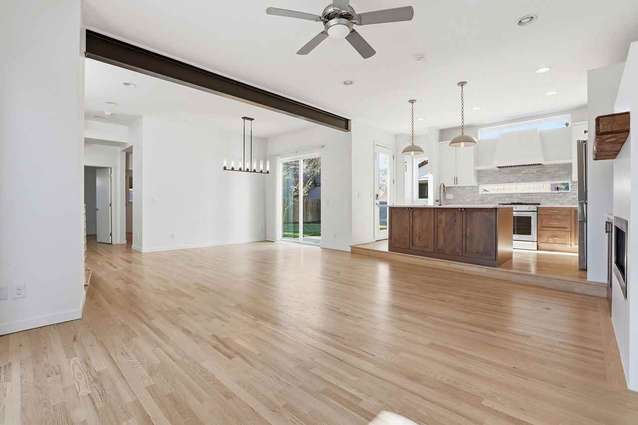 2411 Perry St - Photo 6 of 37