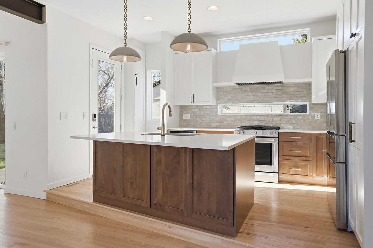 2411 Perry St - Photo 7 of 37