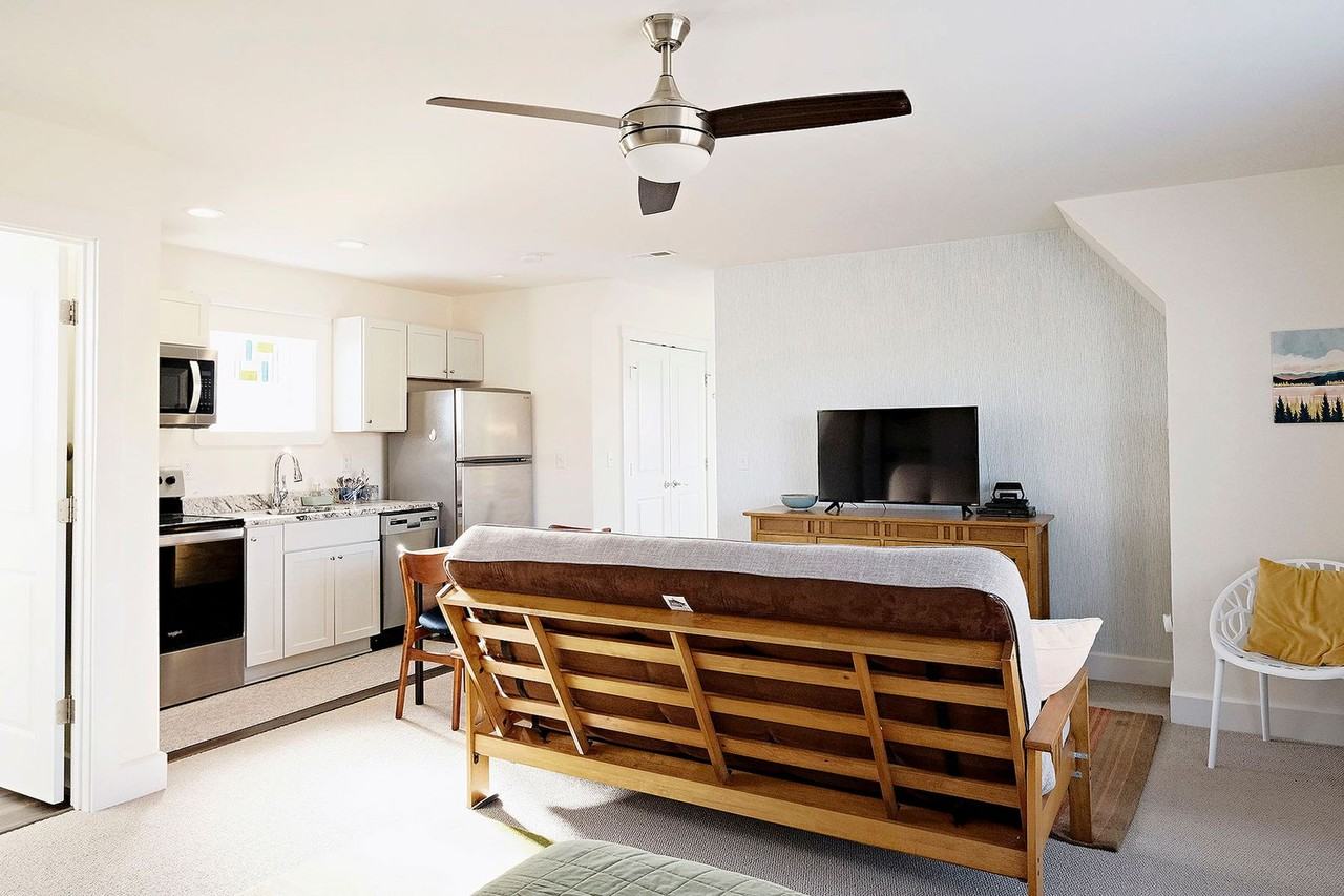 2018 Cornelius Aly - Photo 3 of 5