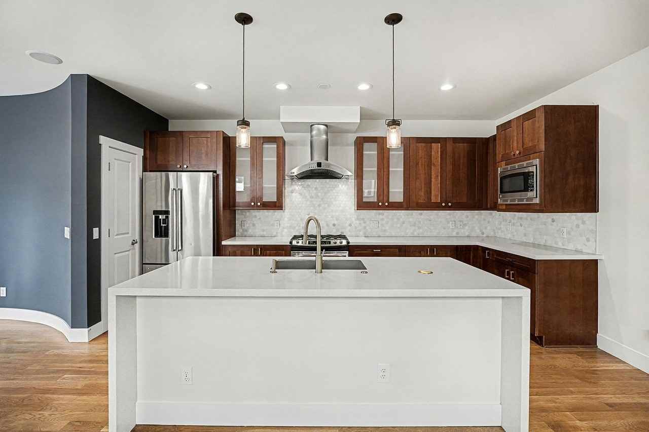 1510 S Pennsylvania St - Photo 3 of 24