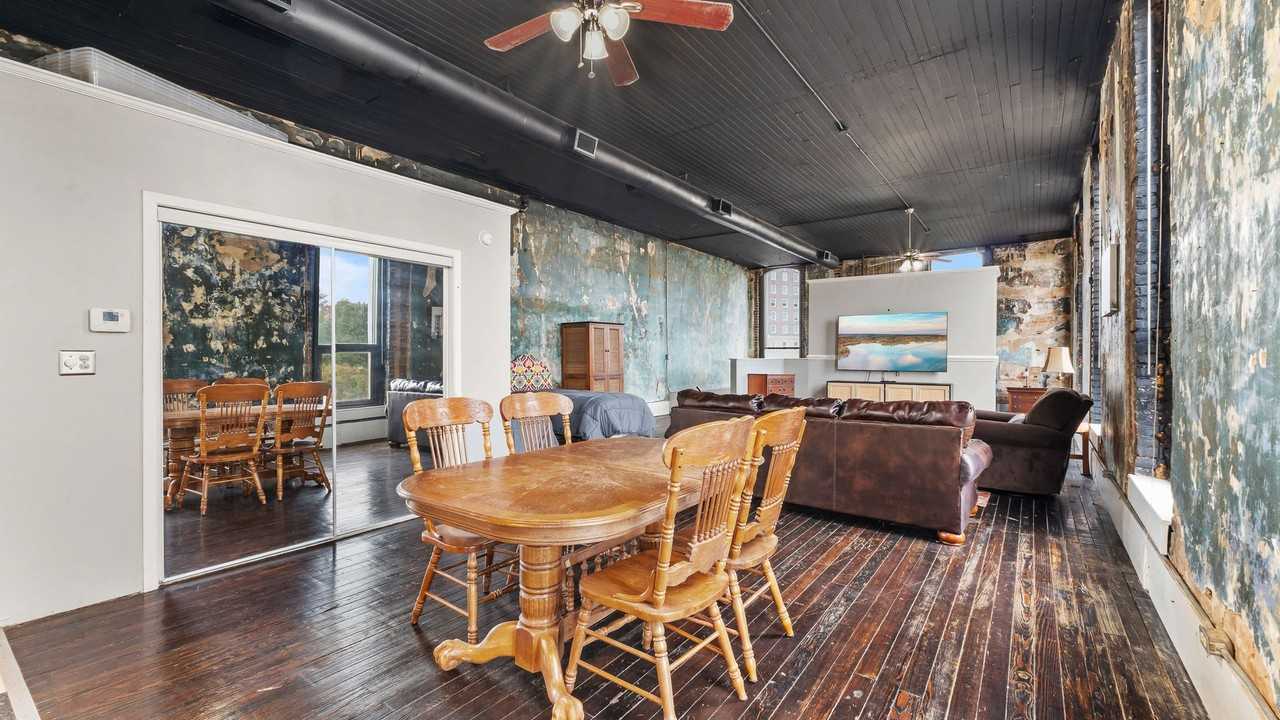 213 Olive St - Photo 6 of 14