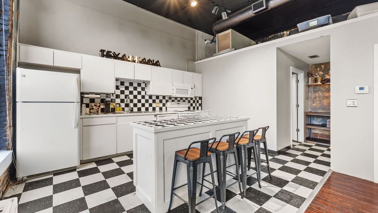 213 Olive St - Photo 7 of 14