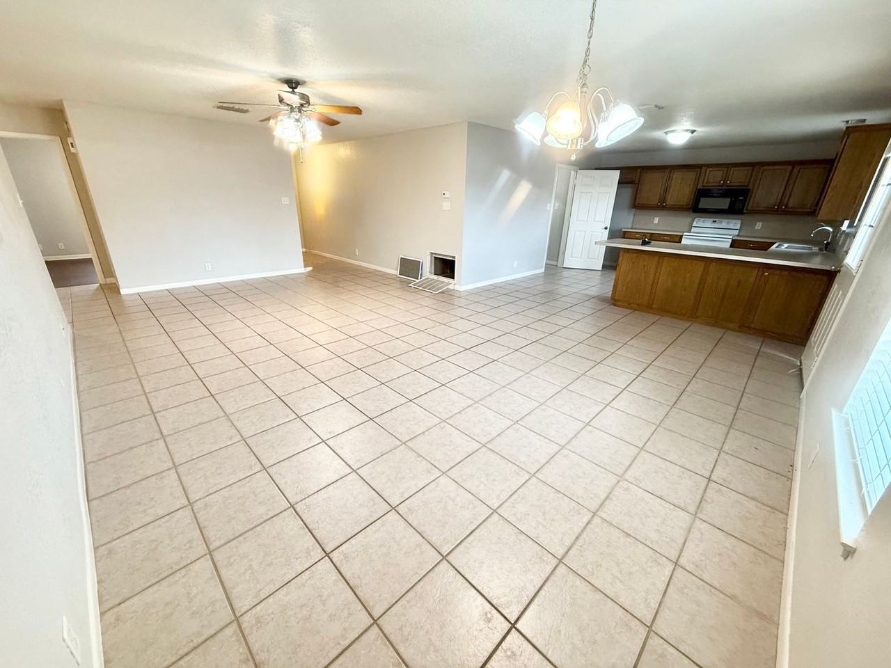 801B Hickory St - Photo 2 of 15