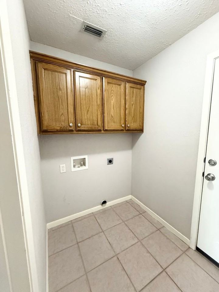 801B Hickory St - Photo 6 of 15