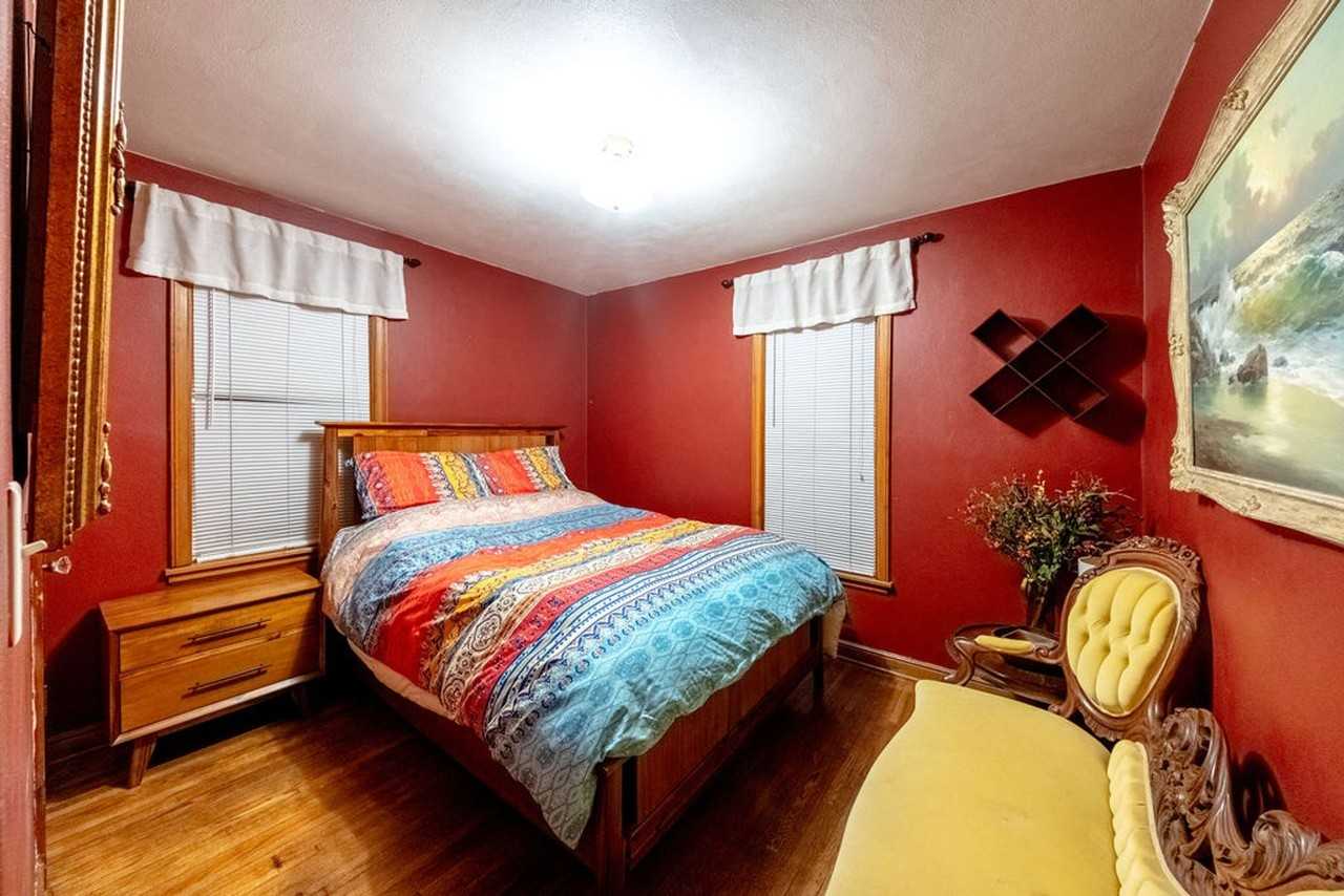 1406 Almond Ave - Photo 4 of 25