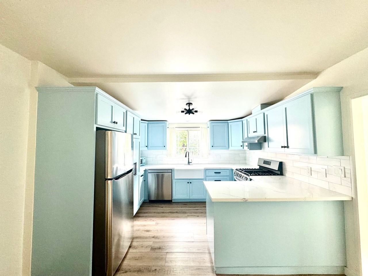 1570 Locust St - Photo 5 of 14