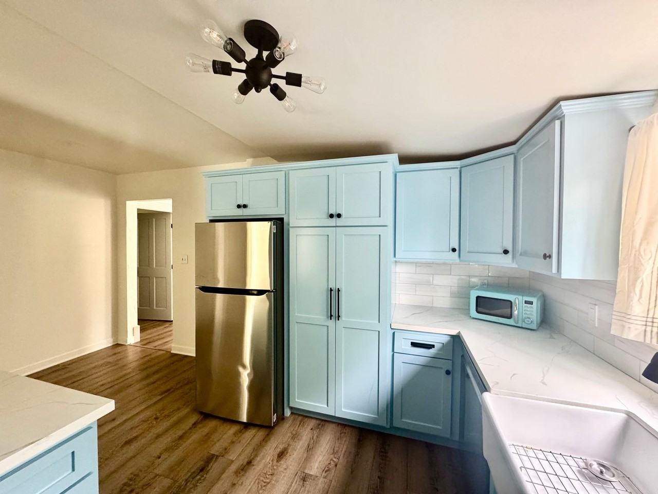 1570 Locust St - Photo 6 of 14