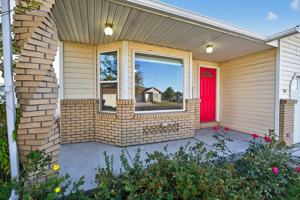 featured image of 911 Sawtooth St