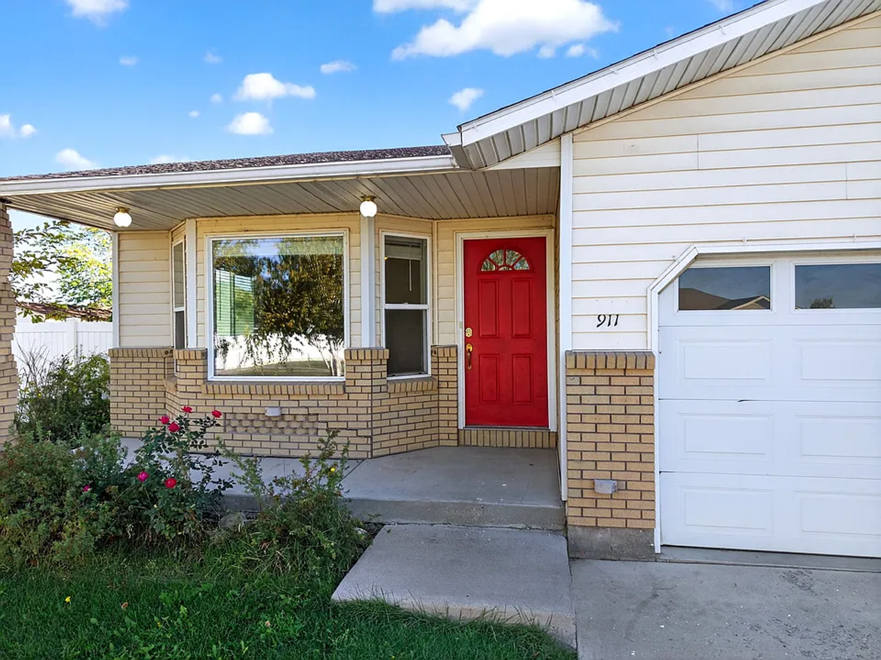 911 Sawtooth St - Photo 2 of 41