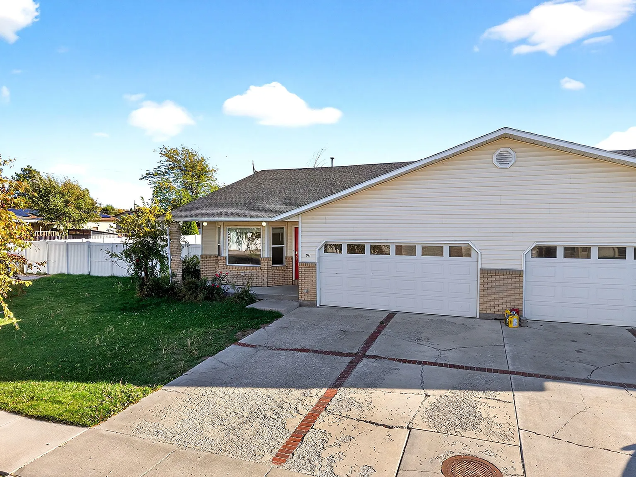 911 Sawtooth St - Photo 4 of 41