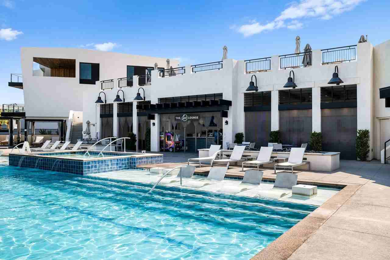 895 W Boxthorn Dr - Photo 3 of 33