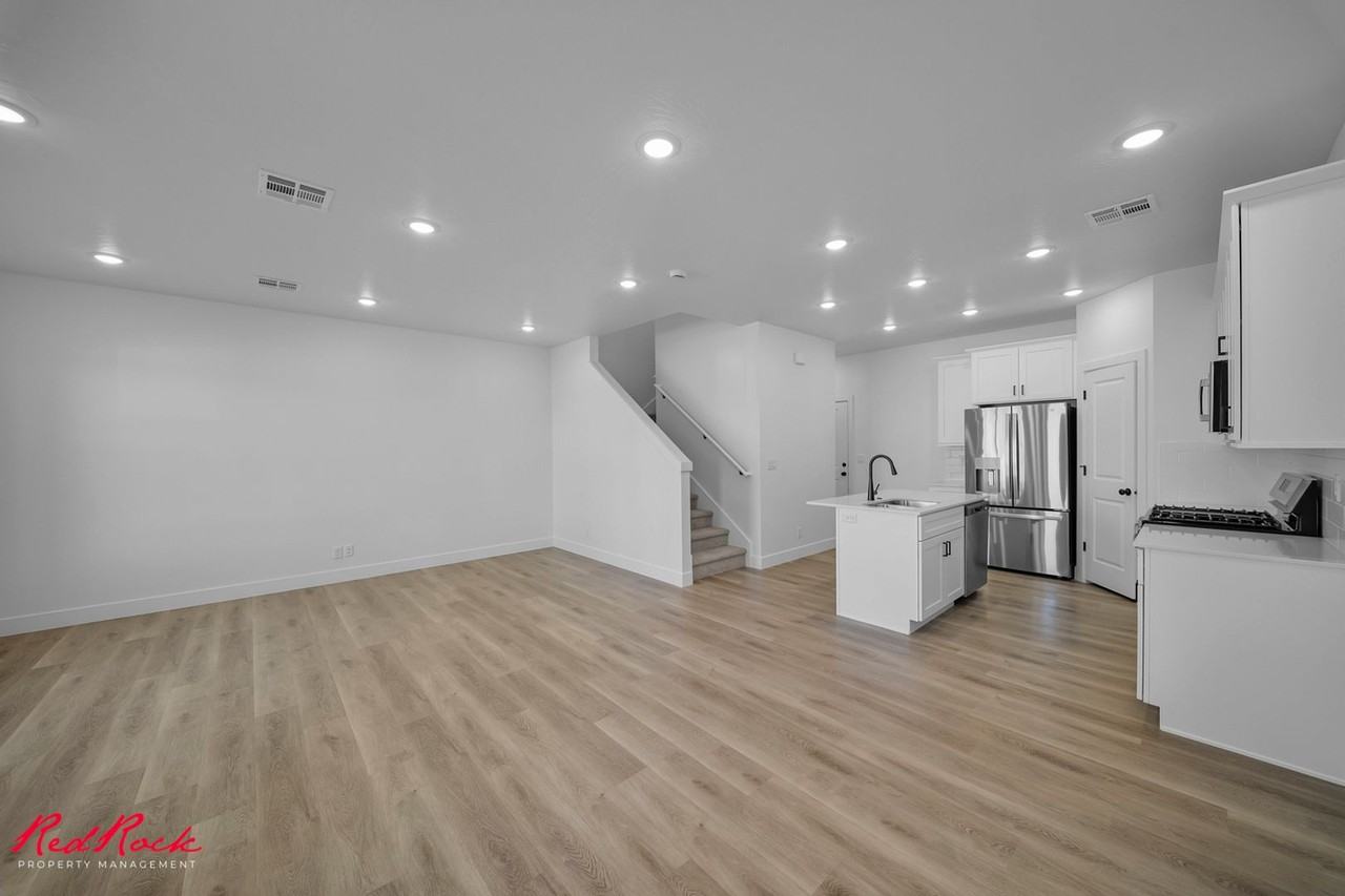 897 W Boxthorn Dr - Photo 3 of 40