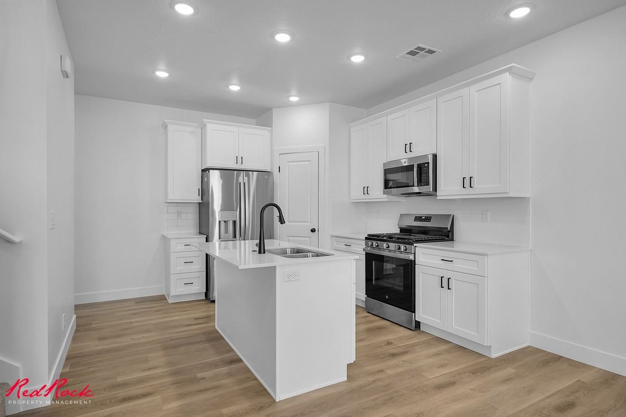 897 W Boxthorn Dr - Photo 5 of 40