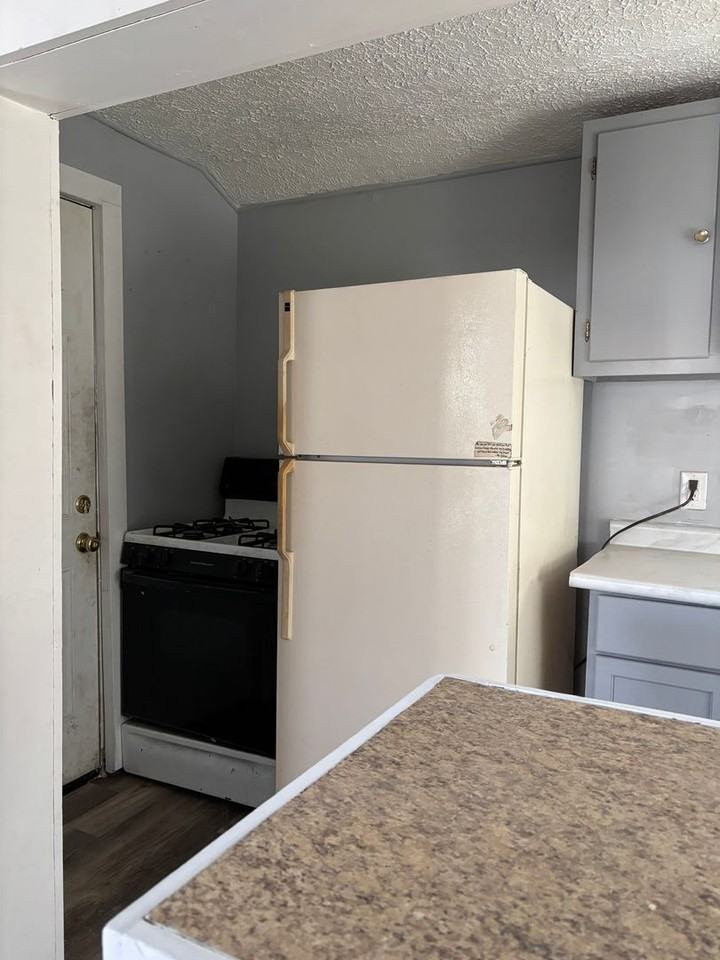 422 Reed St - Photo 3 of 12