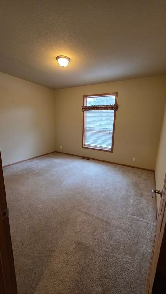 7495 Shoup Rd - Photo 6 of 35