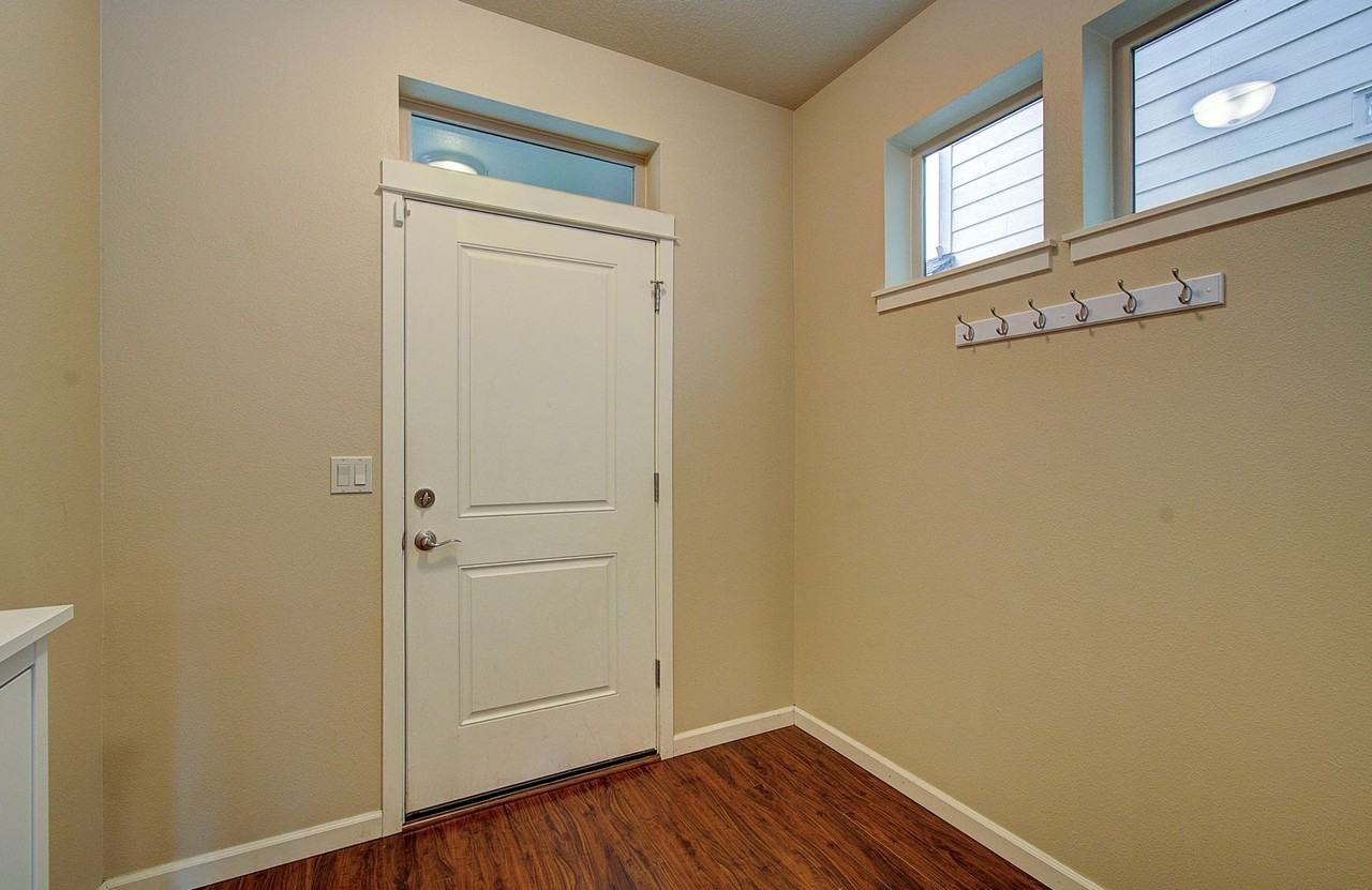 3019 Ne 74th St - Photo 5 of 32