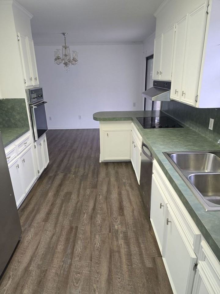 1205 Pecan Ln - Photo 3 of 15