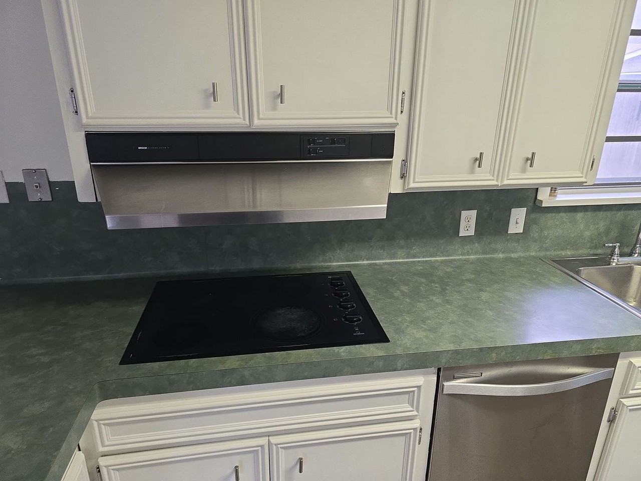 1205 Pecan Ln - Photo 4 of 15