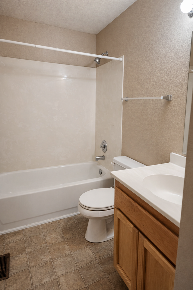 935 Kennedy Dr - Photo 5 of 9