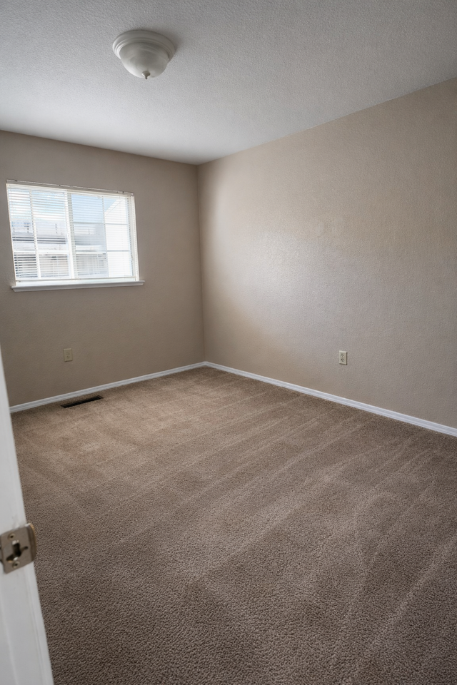 935 Kennedy Dr - Photo 7 of 9