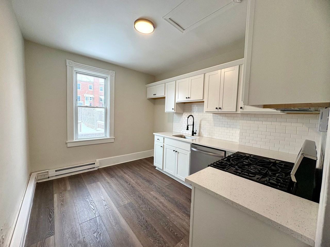 320 S Ann St - Photo 6 of 36