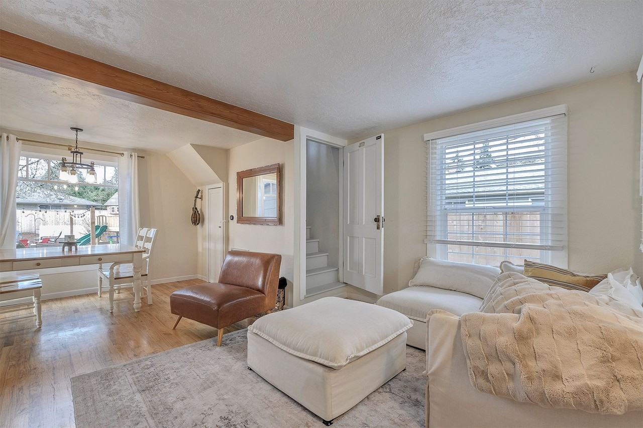 995 Se 21st Ave - Photo 5 of 27