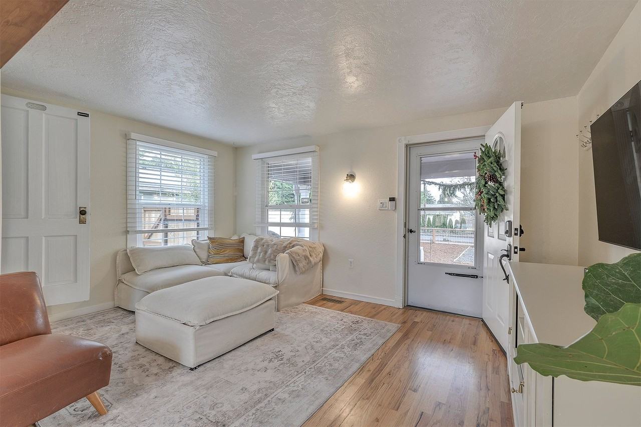 995 Se 21st Ave - Photo 6 of 27