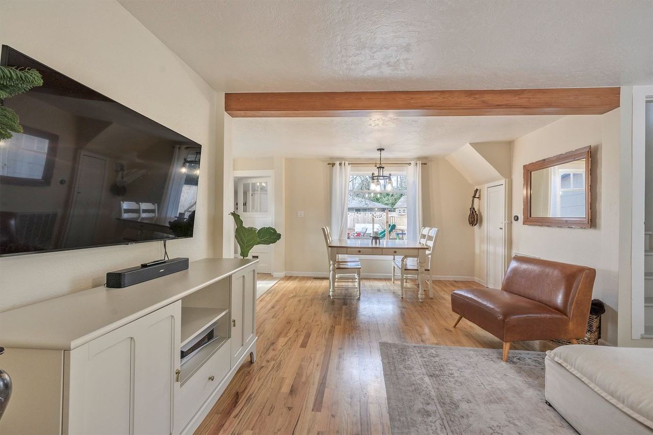 995 Se 21st Ave - Photo 7 of 27