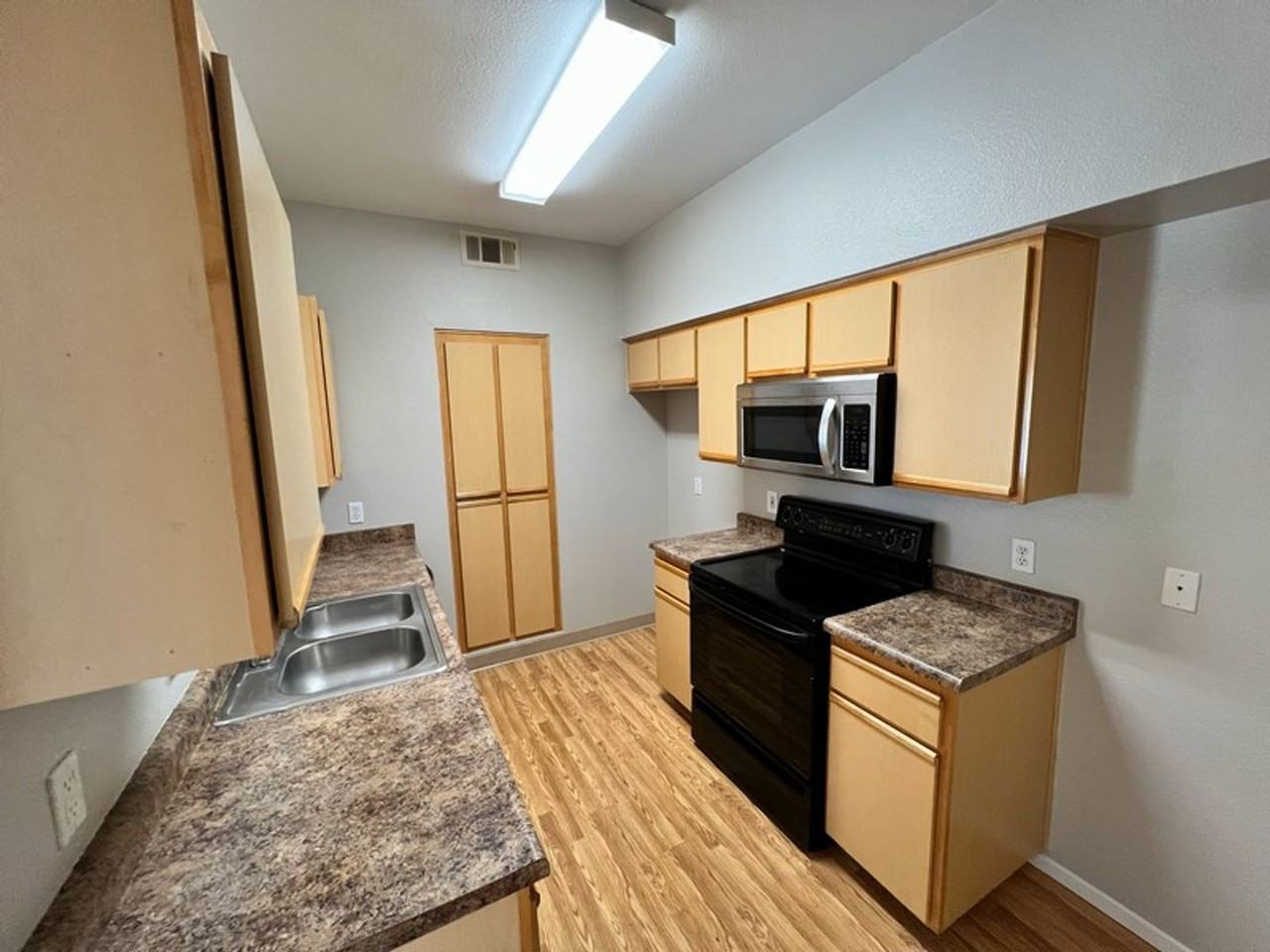 6850 Sharlands Ave - Photo 7 of 19