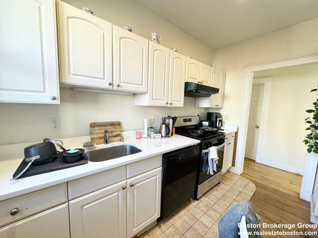 31 Hillside St - Photo 6 of 8