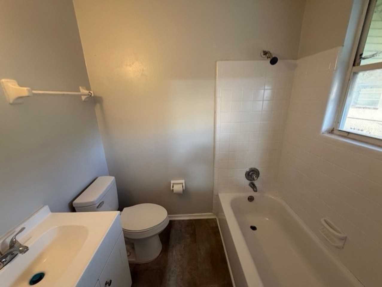 1727 Campus St - Photo 6 of 13