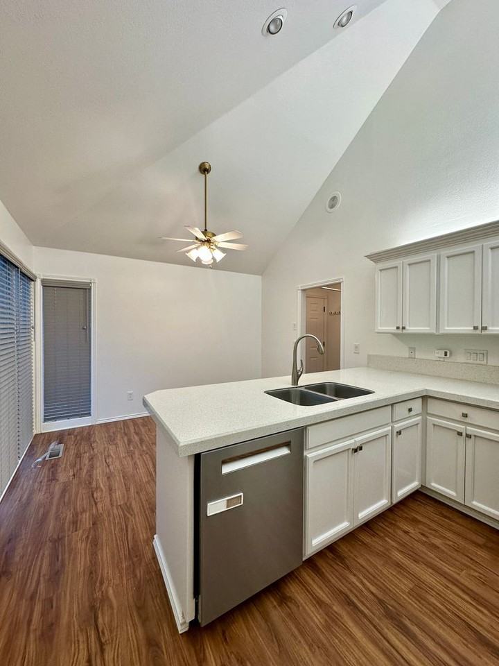 1924 Spicetree Ln Se - Photo 4 of 18