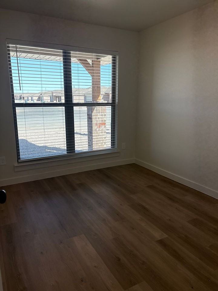 2176 Langford Ave - Photo 4 of 14