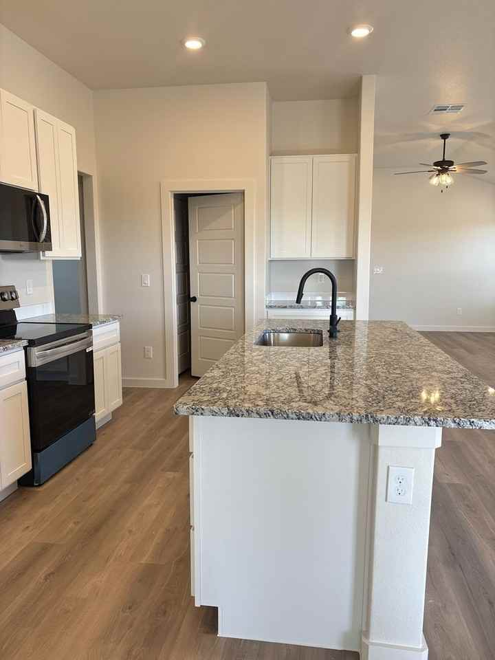 2176 Langford Ave - Photo 5 of 14