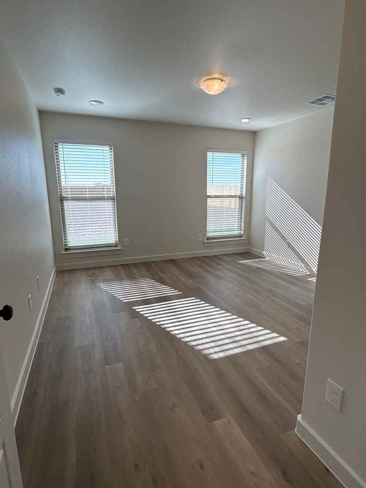 2176 Langford Ave - Photo 7 of 14