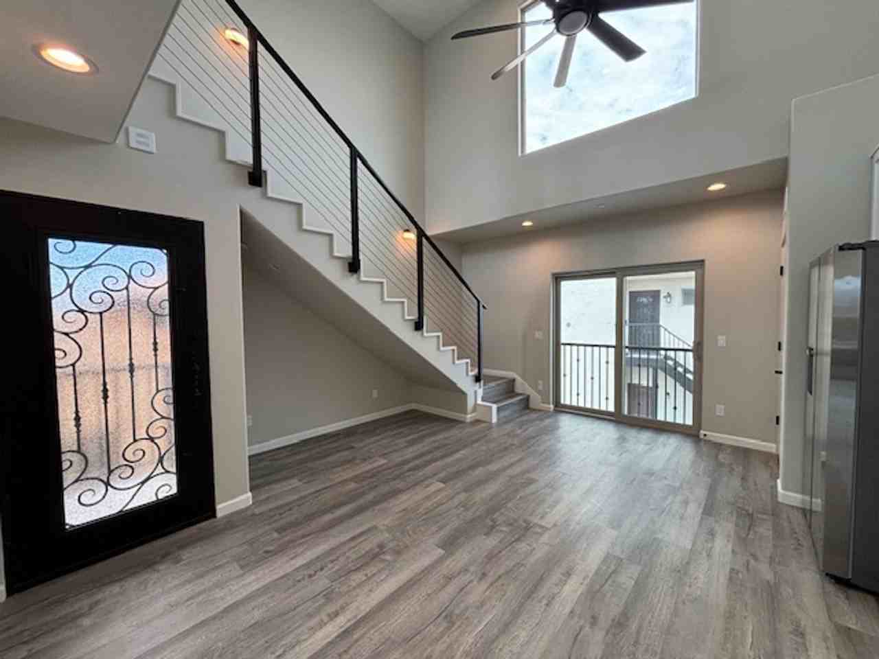 2042 Swanson Ave - Photo 3 of 14