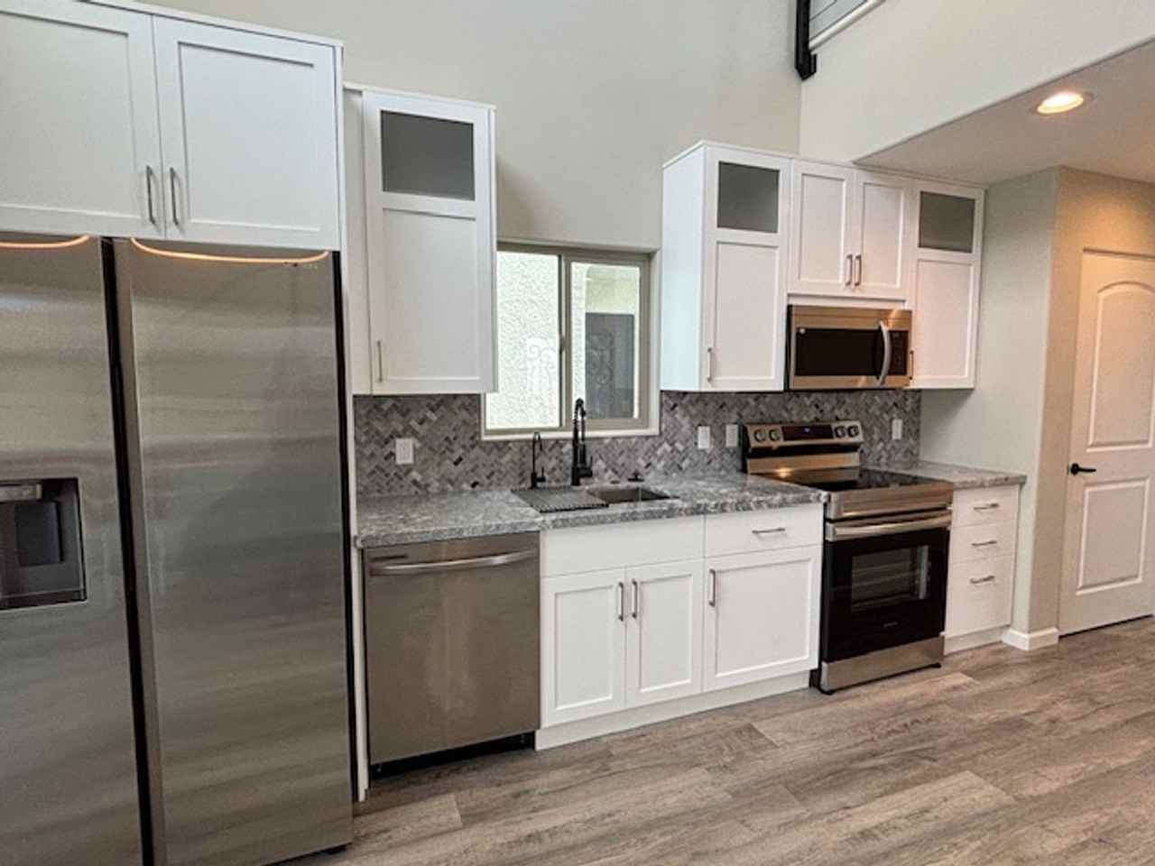 2042 Swanson Ave - Photo 4 of 14