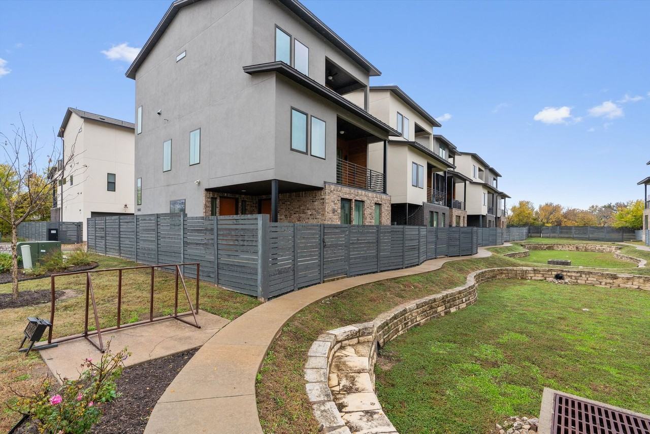 5002 Pecan Springs Rd #1 - Photo 2 of 38