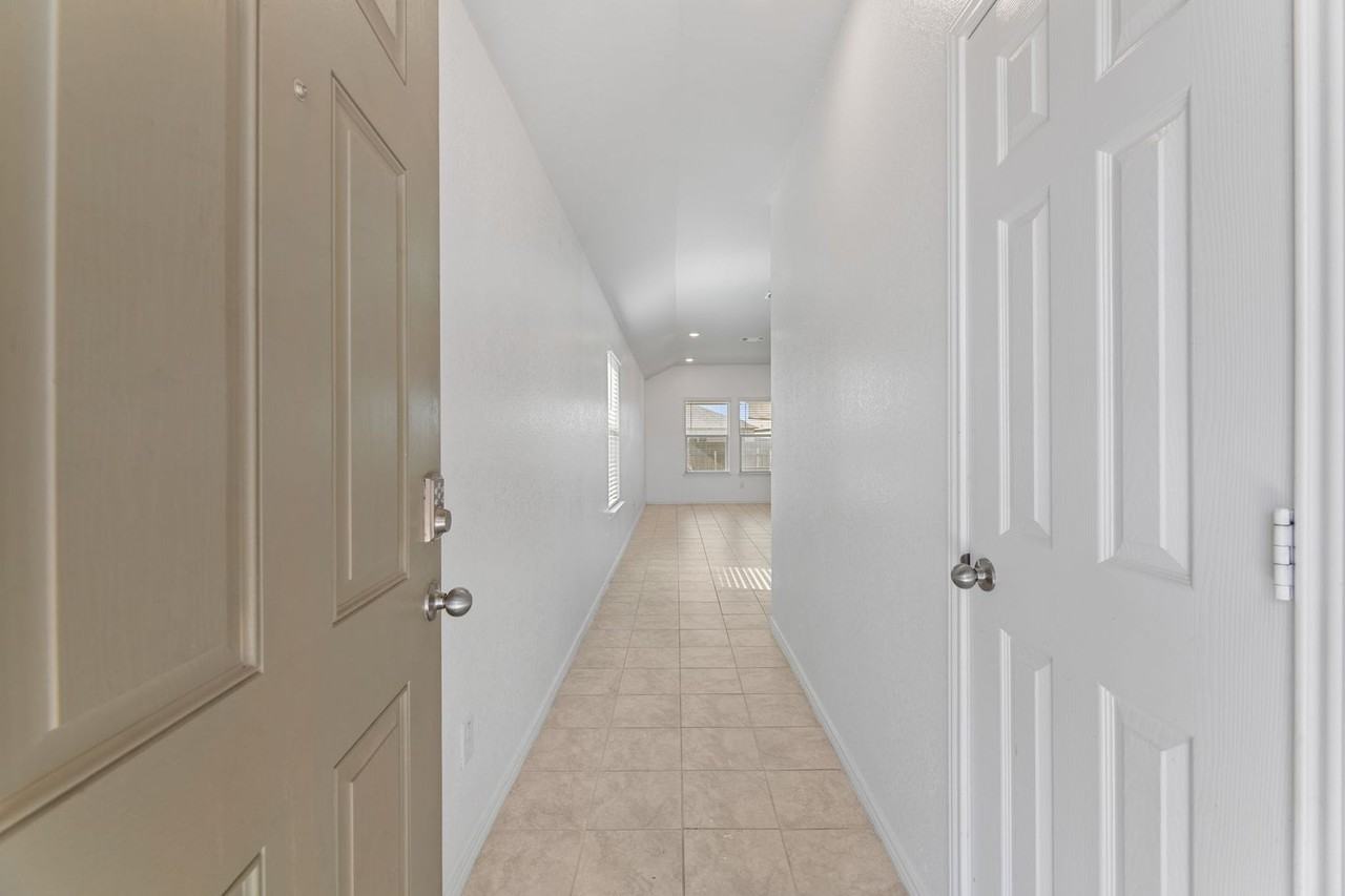 141 Hammond - Photo 5 of 34