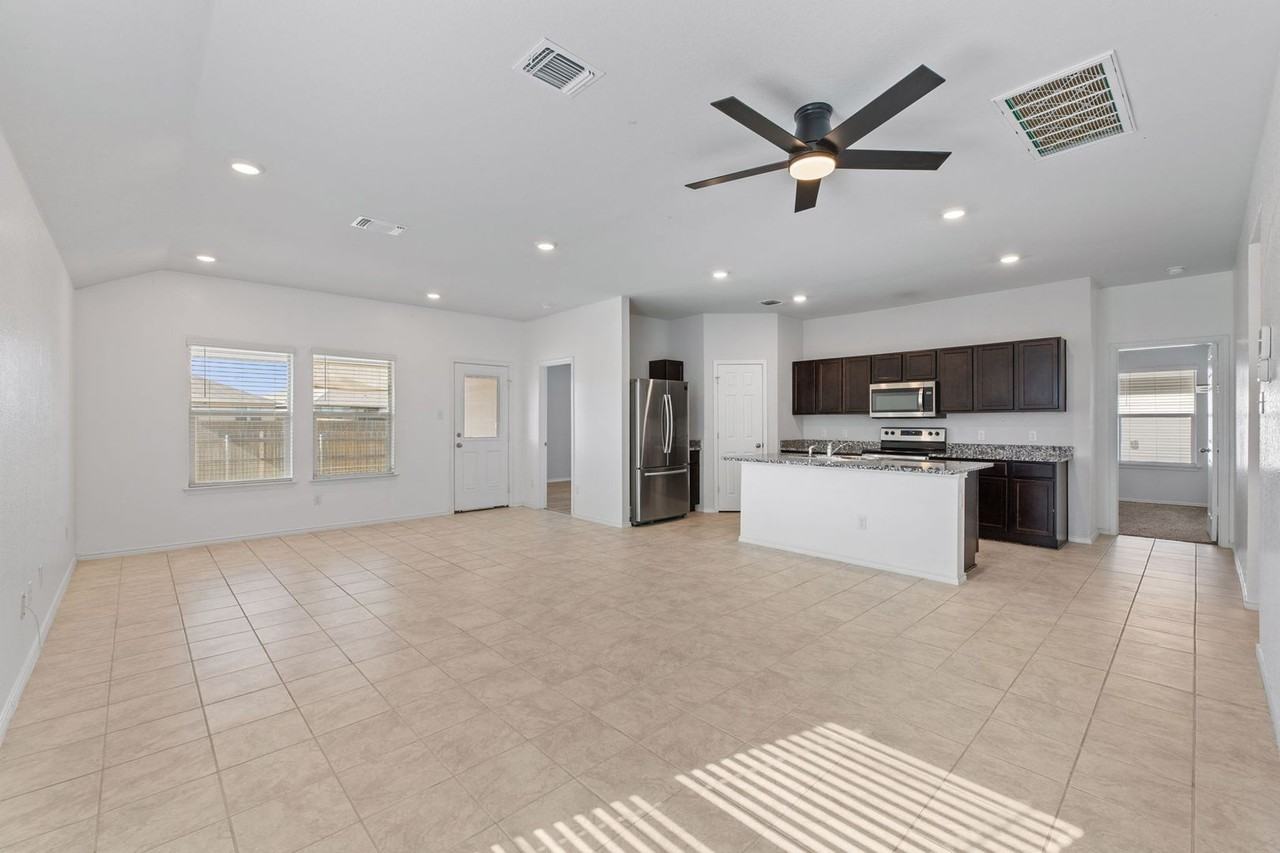 141 Hammond - Photo 6 of 34