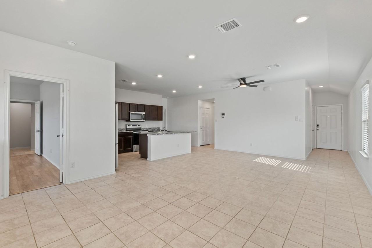 141 Hammond - Photo 7 of 34