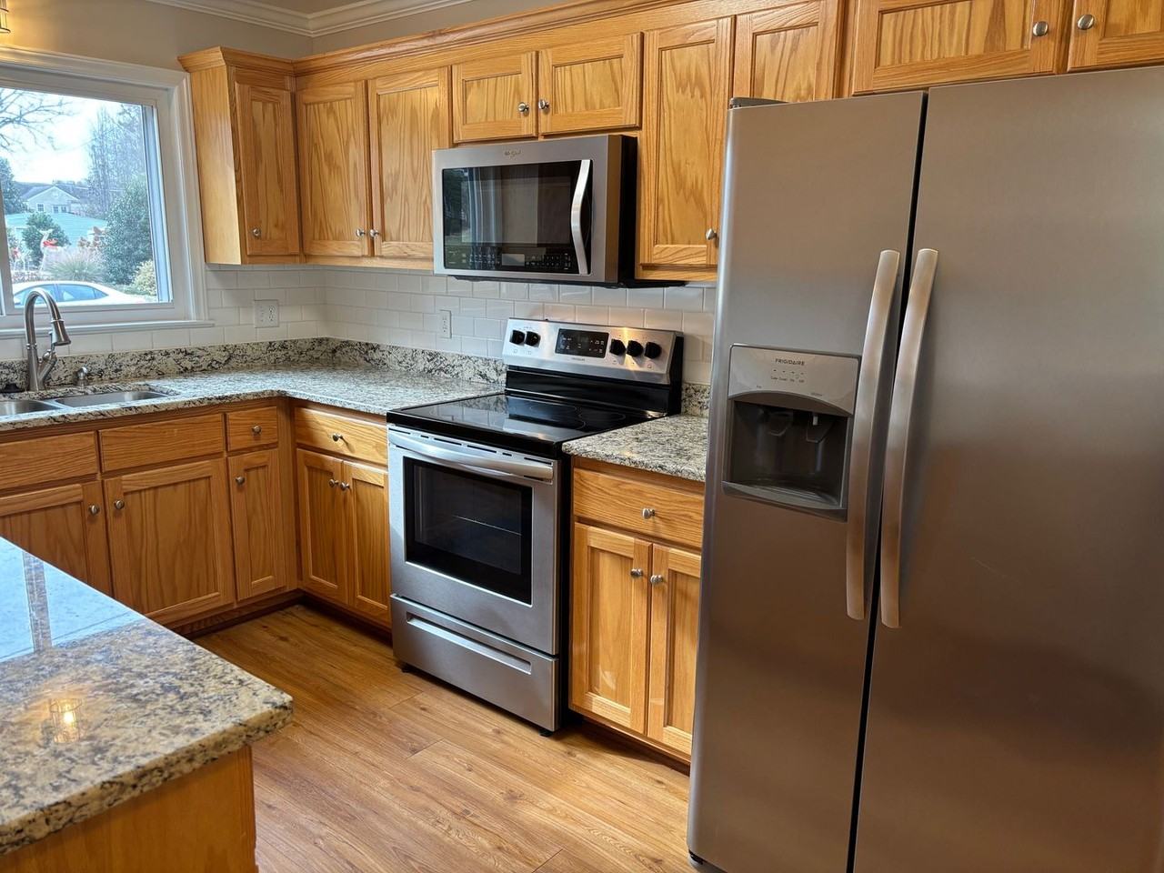 1133 Oakdale St - Photo 5 of 25