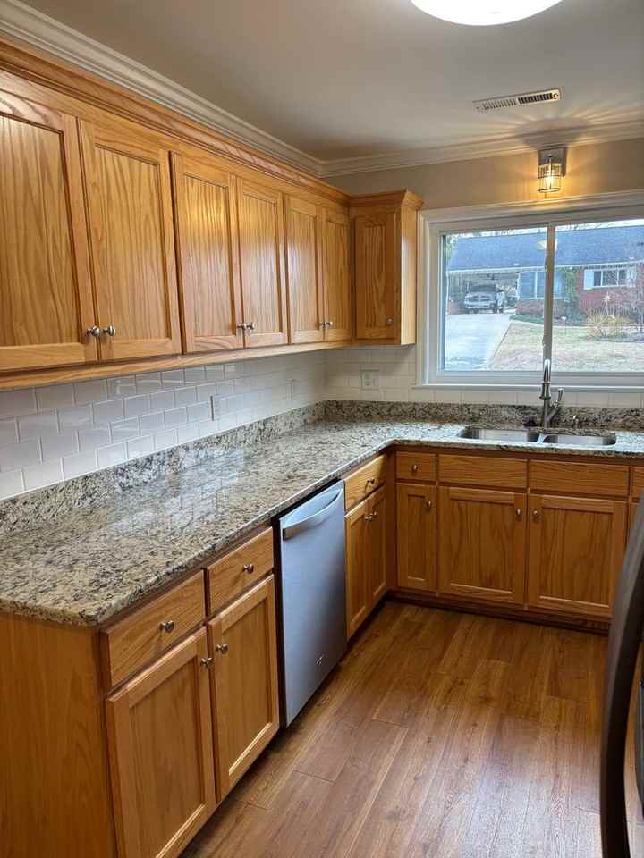 1133 Oakdale St - Photo 6 of 25