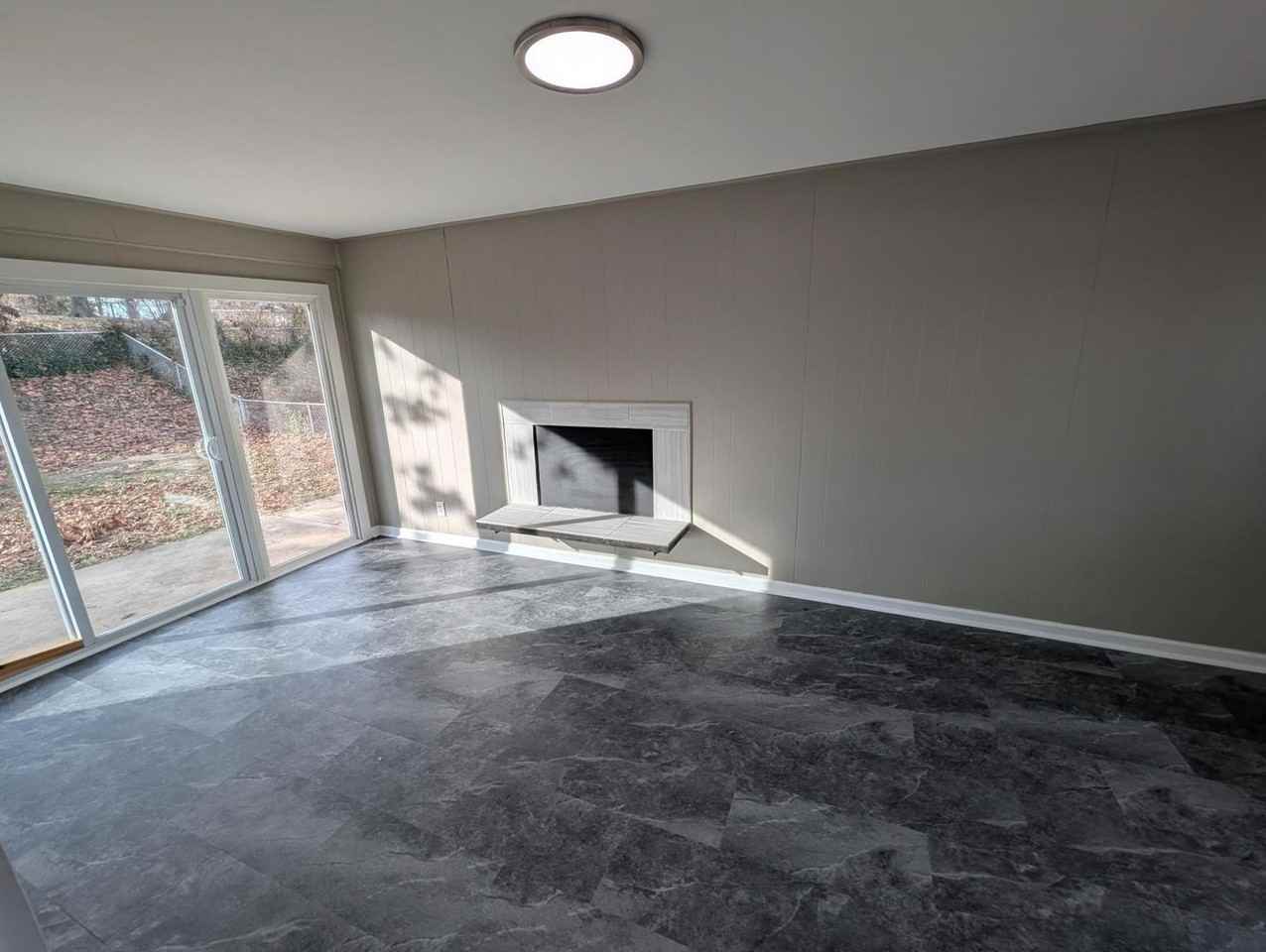 10043 Hedge Dr - Photo 5 of 15