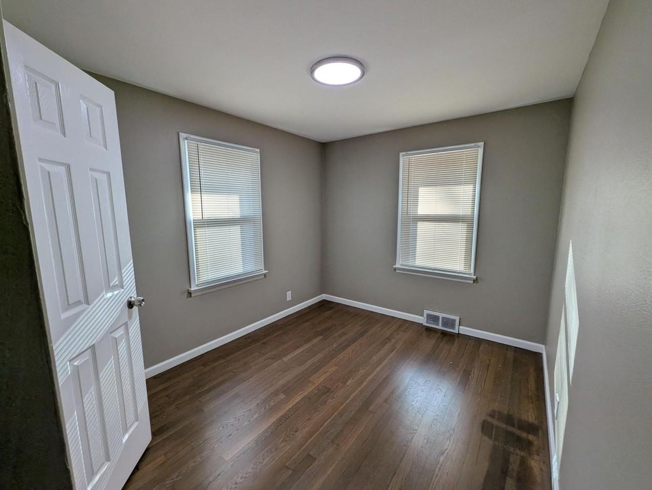 10043 Hedge Dr - Photo 7 of 15