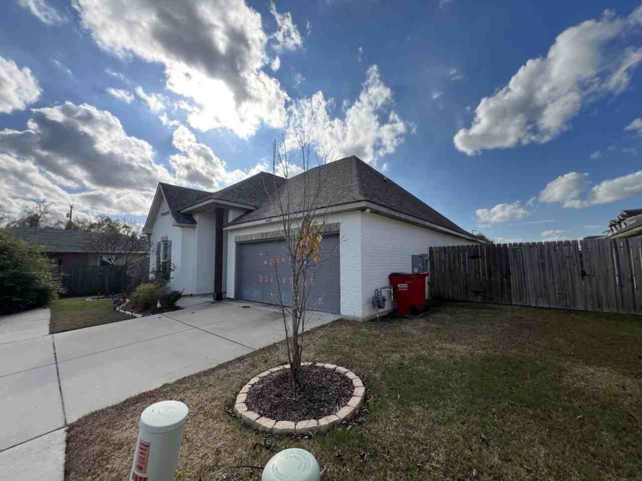 14401 Sterling Oaks Dr - Photo 3 of 45