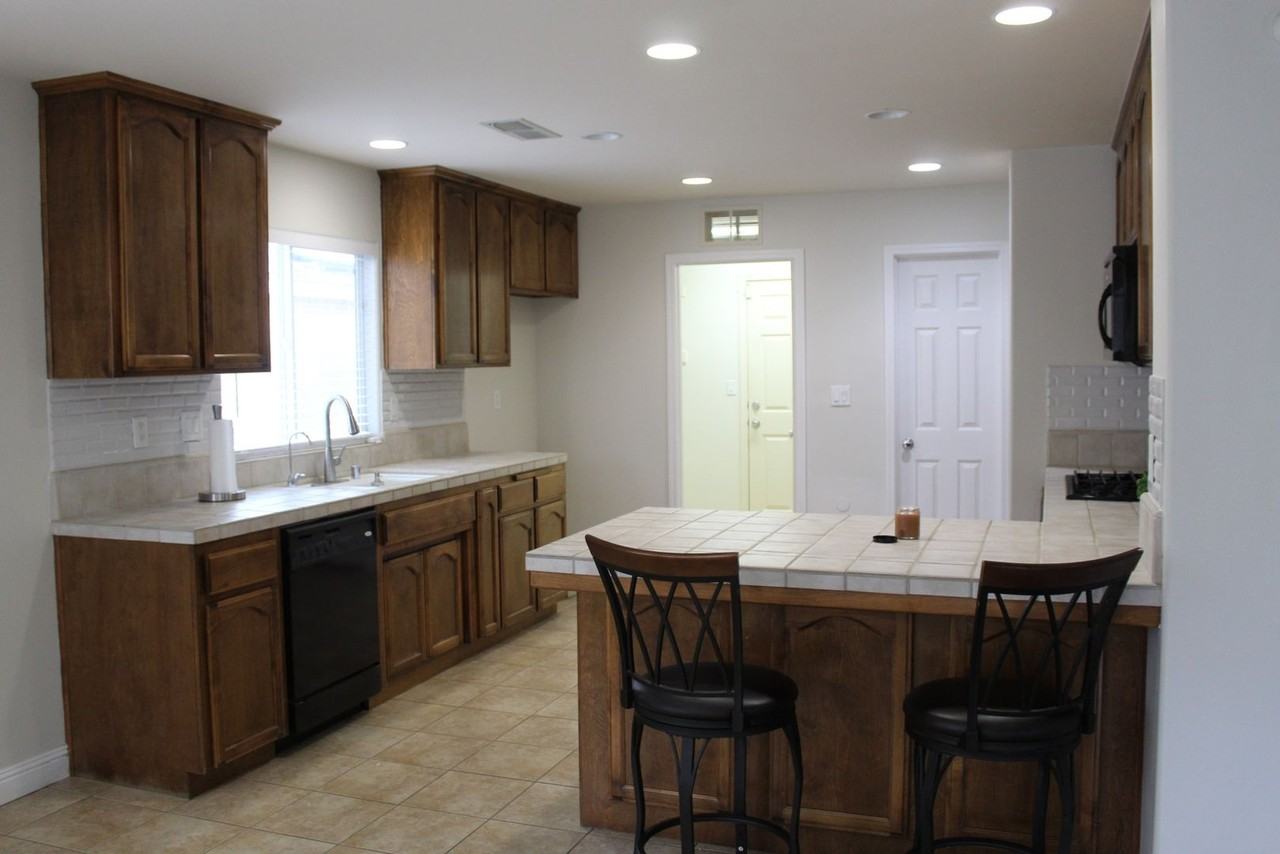 8705 Maracapa St - Photo 7 of 24