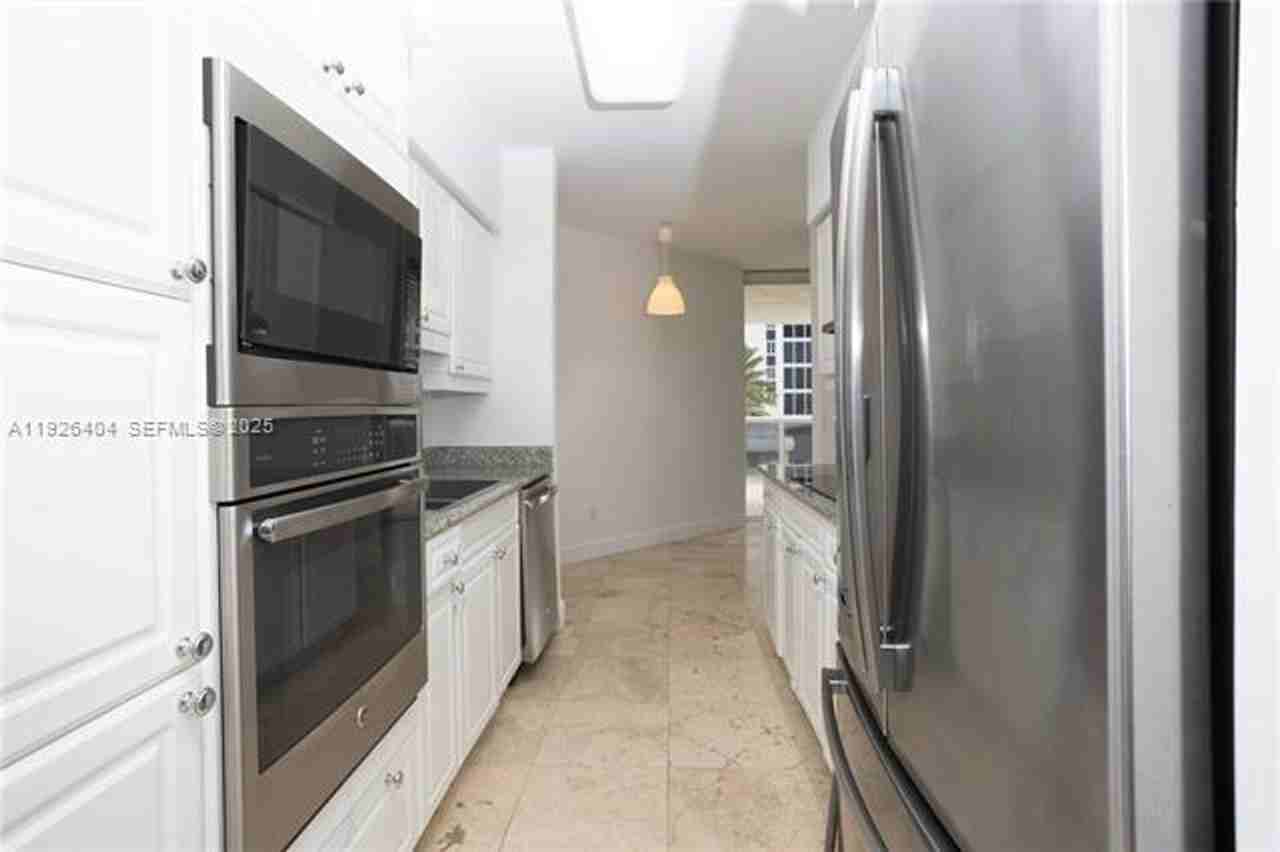 4779 4779 Collins Ave appt 504 - Photo 7 of 45