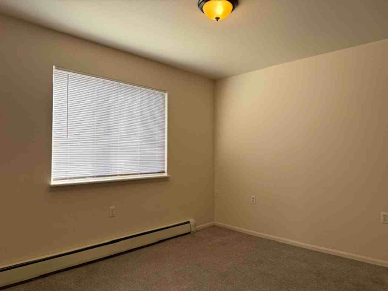 5411 Imperial Ct - Photo 4 of 8